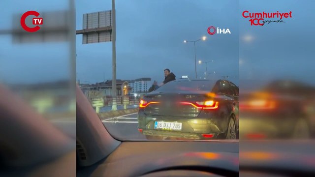 Başakşehir’de trafikte maganda dehşeti kamerada: Kadın sürücünün aracına saldırdı