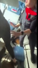 Passageiro filma momento do desembarque de avião acidentado em Toronto