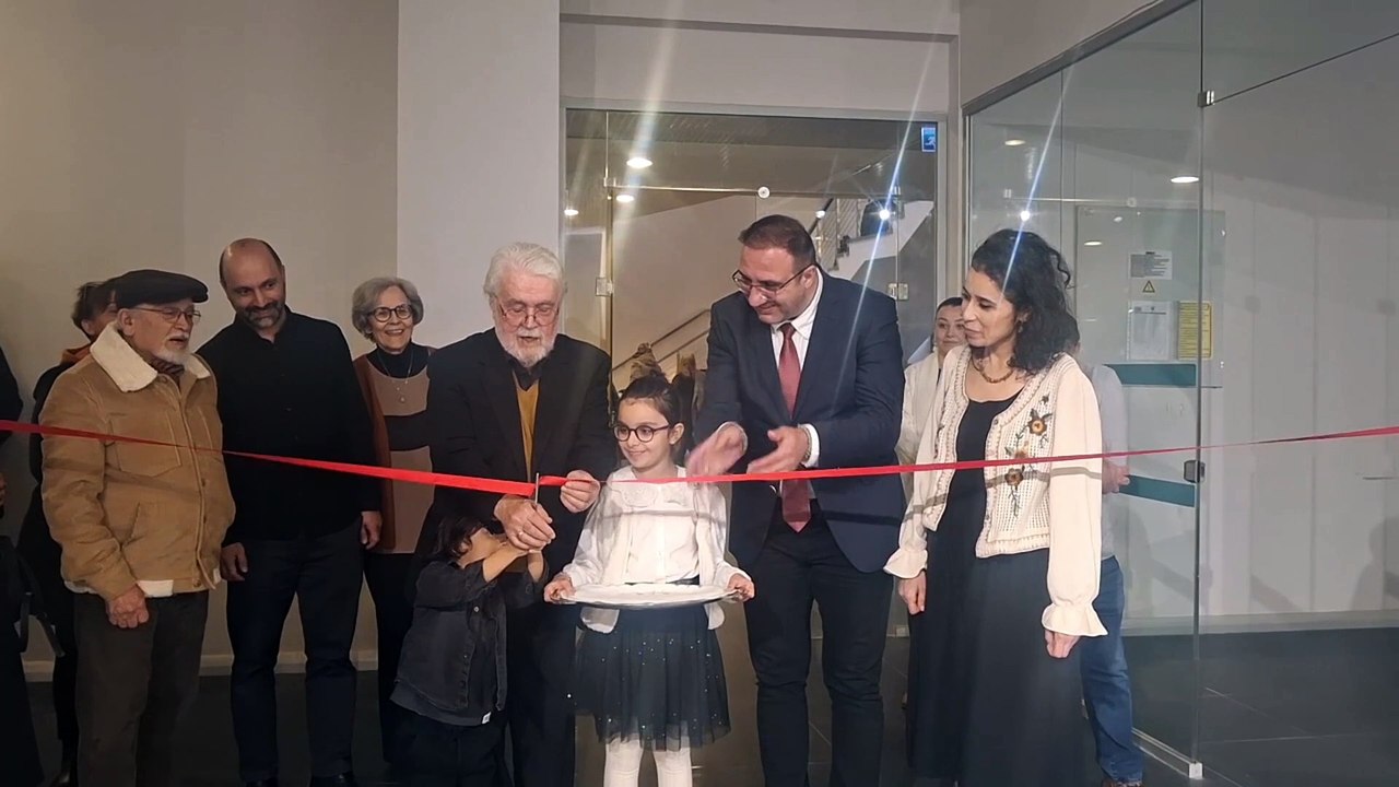 Sinop'ta baba kız resim sergisi açtı