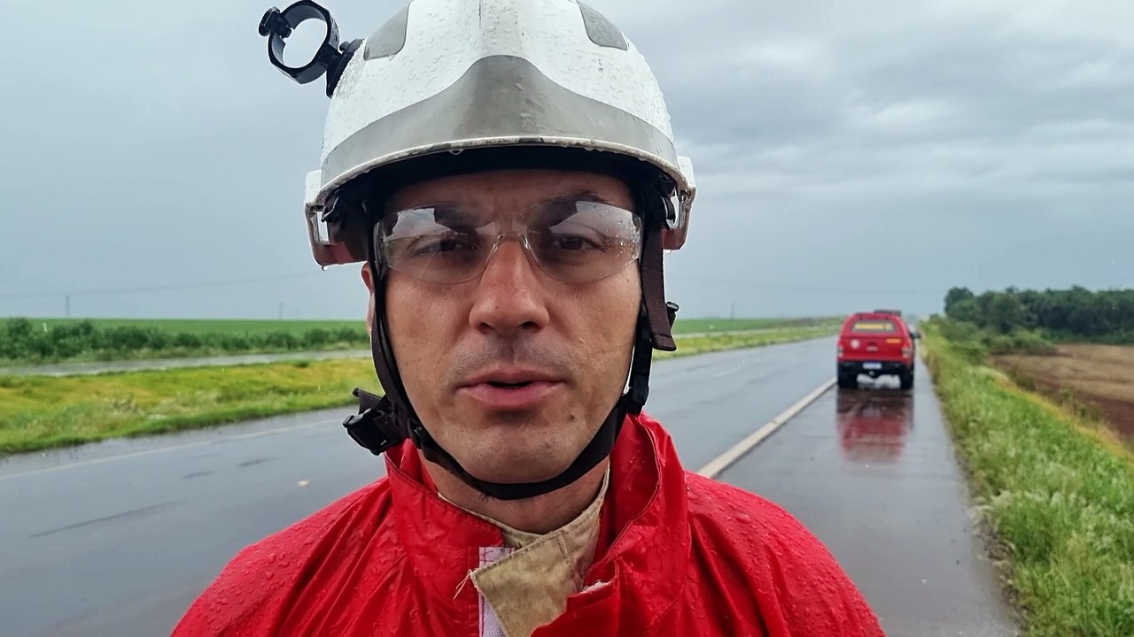 Apesar da energia do capotamento, felizmente foi uma vítima com ferimentos leves, relata oficial dos Bombeiros