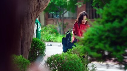 Girl Lived With Her Male Friend and Even Broke Up With Her Boyfriend for Him