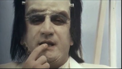 STRINGIMI FORTE CHE BRUCIO DI PASSIONE -FRANKENSTEIN ALL'ITALIANA con Alvaro Vitali