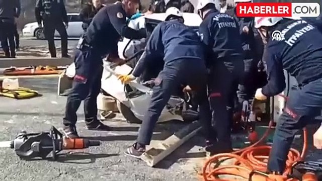 Şanlıurfa'da 4 aracın karıştığı zincirleme trafik kazası kamerada