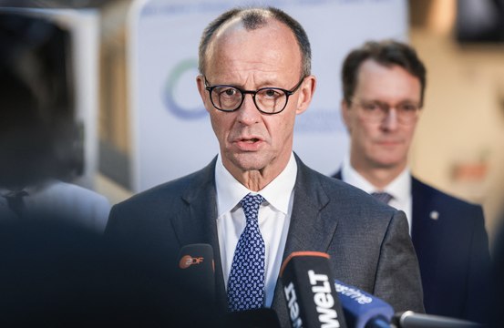 Qui est Friedrich Merz, le grand favori des élections législatives en Allemagne ?