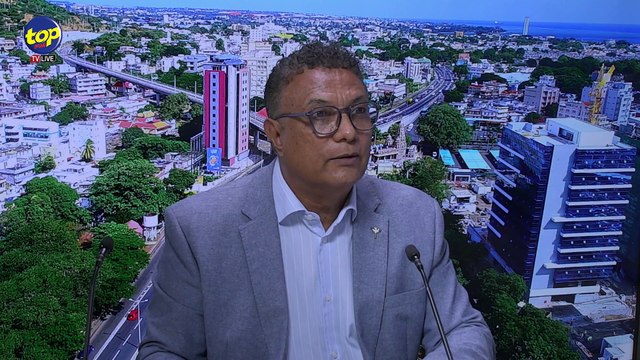 Parlment Lepep: Jimmy Jean-Louis. recoit Franco Quirin