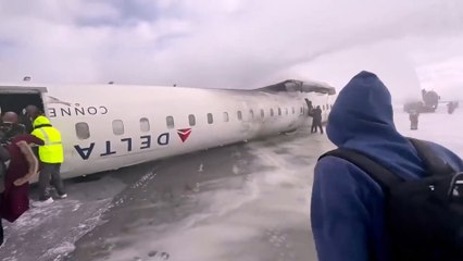 Impactantes imágenes de accidente aéreo en Toronto