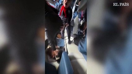 Así fue el momento en que un avión de delta vuelca en la pista del aeropuerto de Toronto