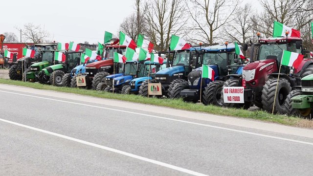 Agricoltura, protesta dei trattori a Ferrara