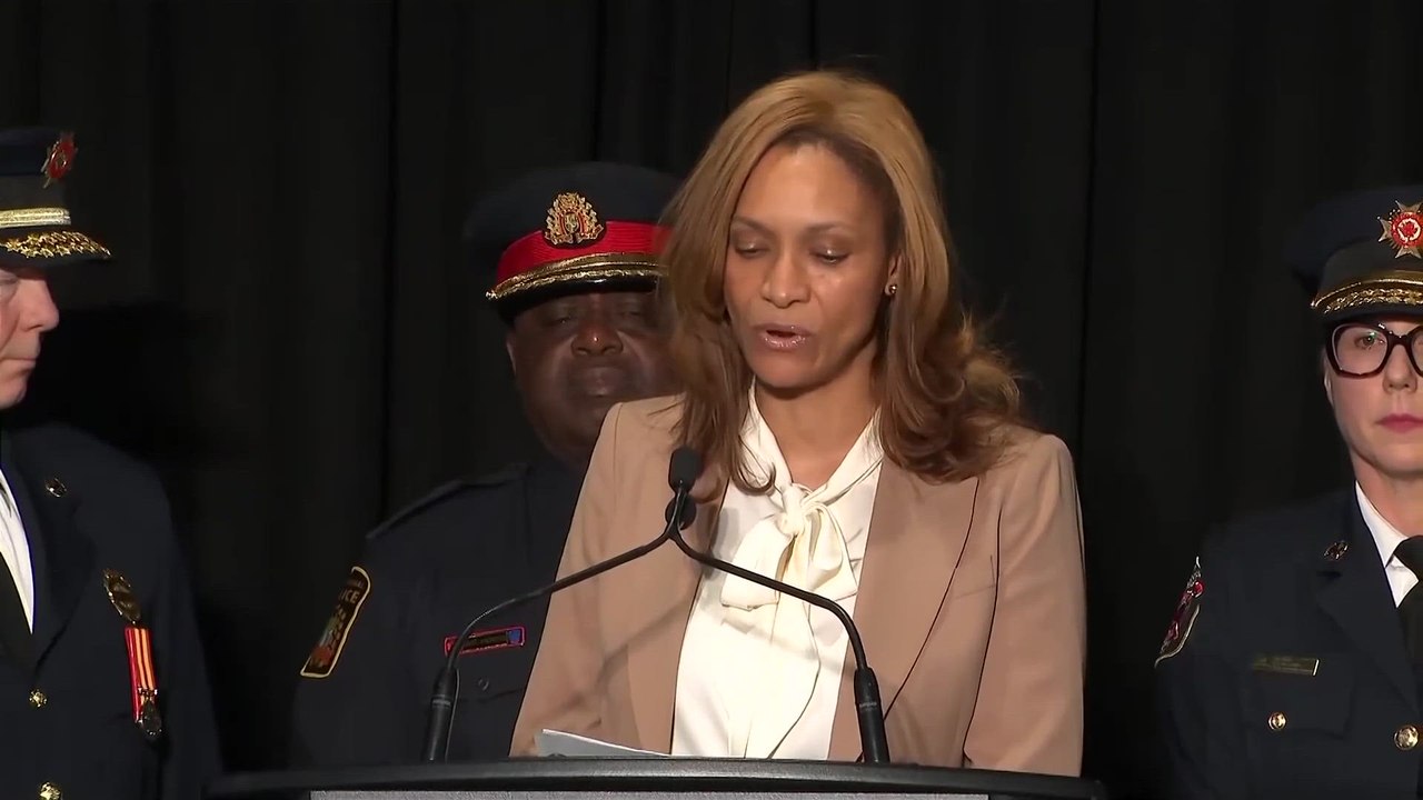 Airport CEO praises flight crew, first responders following Toronto plane crash