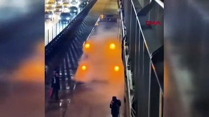 Avcılar'da metrobüste yangın çıktı