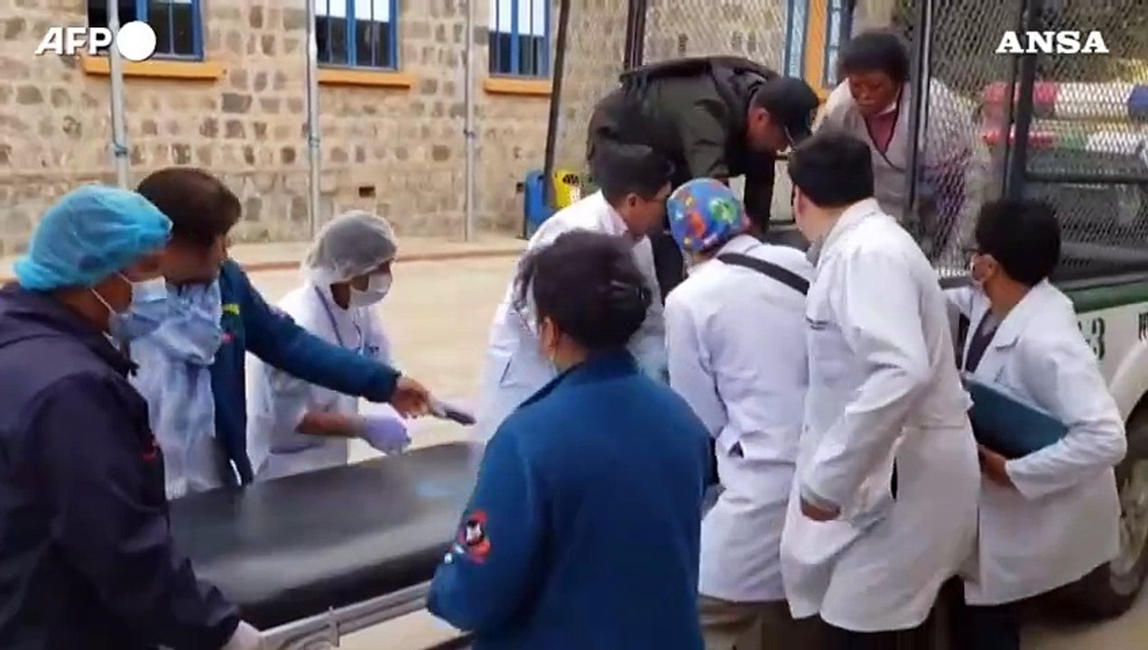 Bolivia, autobus precipita in una scarpata: almeno 31 morti e 15 feriti