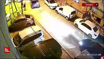 İstanbul Esenyurt'ta park halindeki otomobile çarpıp kaçtı