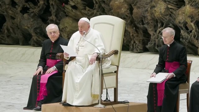 Una neumonía bilateral descubierta en el hospital complica el cuadro clínico del papa