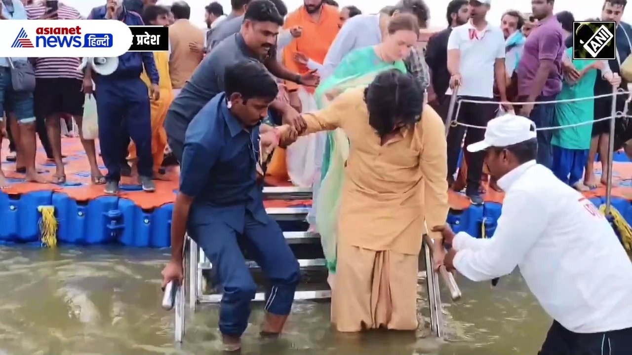 MahaKumbh 2025 : Andhra Pradesh Deputy CM Pawan Kalyan ने पत्नी के साथ Sangam में लगाई डुबकी