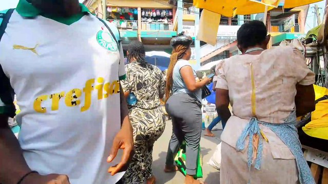 🇬🇭 SHOWCASING AFRICA REAL BEAUTIFUL WOMEN IN ACCRA GHANA STREET - WEST AFRICA VLOG #MAKOLA #ACCRA #AFRICA #GHANA #VLOG