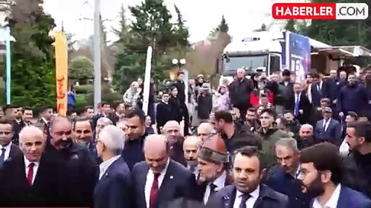 Bakan Uraloğlu, İsrailli bakanı protesto edip salonu terk etti