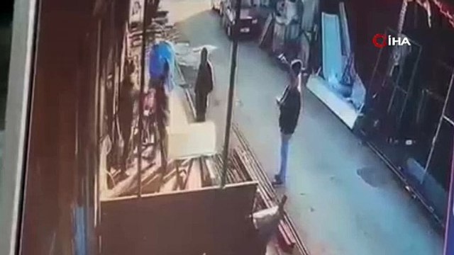 Komşu esnaflar birbirine girdi, mahalle savaş alanına döndü