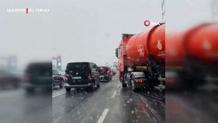 İstanbul'da lapa lapa kar yağmaya başladı