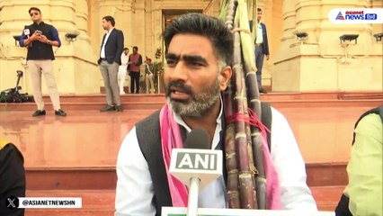 UP Budget Session 2025: सदन के बाहर कंधे पर गन्ना लेकर पहुंच गए सपा MLA Atul Pradhan