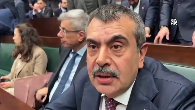 Millî Eğitim Bakanı Tekin'den, CHP lideri Özel'in Bir sonraki Cumhurbaşkanını darbe ile ekarte etmeye çalışıyorlar sözlerine yanıt: Şaşkınlıkla izliyoruz!