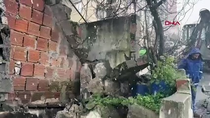 İstanbul'da korkutan olay: Binalarda ve yollarda çatlaklar oluştu