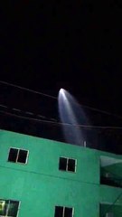 Algo estraño ocurrió a noche en el cielo impresionante y aterrado luces 🚨