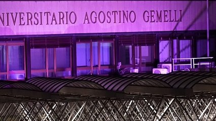 El papa Francisco, aquejado de neumonía, pasó una "noche tranquila"