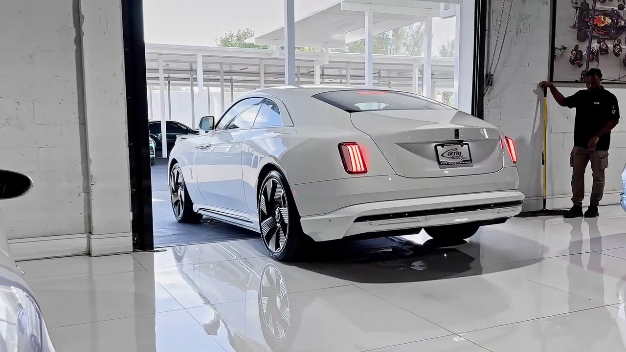 Rolls Royce Spectre (2025) - The World_s Most Expensive Luxury Coupe