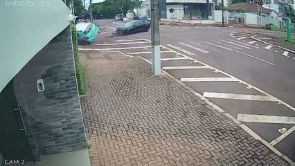 Por outro ângulo: Spin capota após colisão com Fusion no Centro