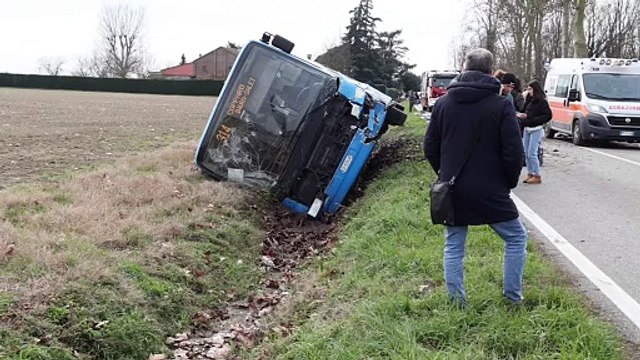 Schianto auto-bus a Ferrara, morta una donna