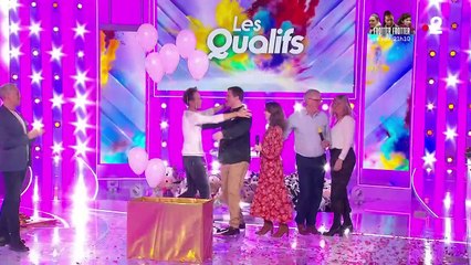 Tout le monde veut prendre sa place : Cyril Féraud organise une gender reveal en pleine émission