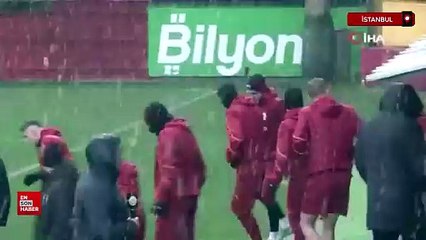 Galatasaray, kar yağışı altında hazırlıklarını tamamladı