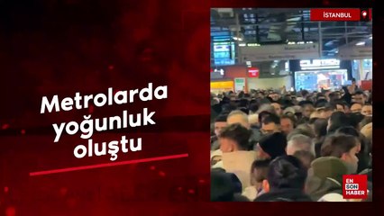 İstanbul'a kar yağdı: Metrolarda yoğunluk oluştu