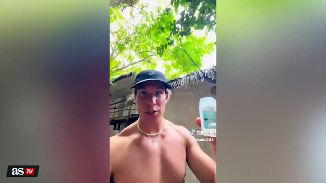 Unos monos roban a unos turistas españoles y acaban teniendo que negociar con ellos