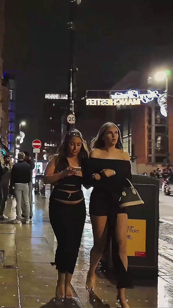 ⁣UK nightlife 😍