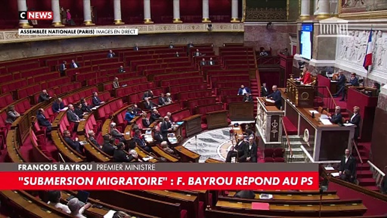 «J'ai dit submersion, je n'ai jamais dit migratoire» : François Bayrou se défend face à la motion de censure du PS
