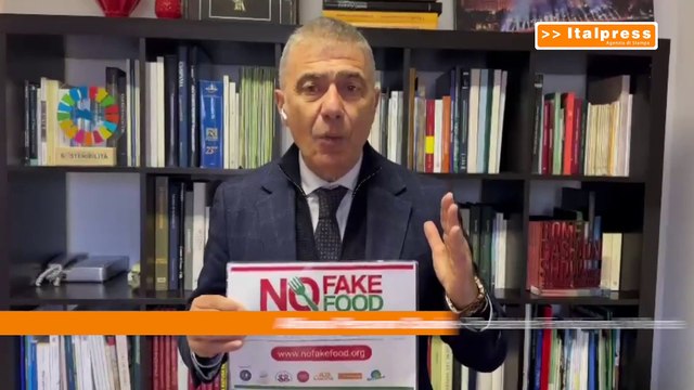Pecoraro Scanio Basta fake food, governo tuteli olio italiano