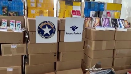 Carga de camarões e eletrônicos é apreendida pela RF na BR-163, em Cascavel