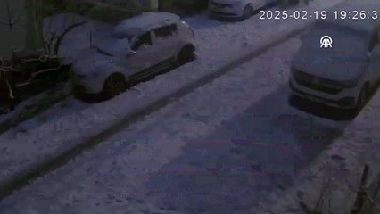 İstanbul'da kar facianın eşiğine getirdi! Küçük çocuk metrelerce sürüklendi