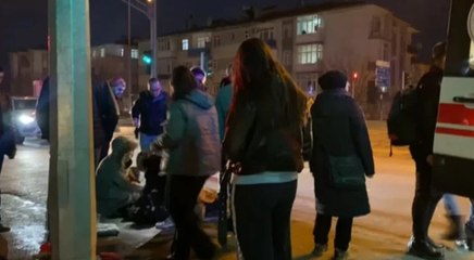 Elazığ'da motosiklet direğe çarptı: 1’i ağır 2 yaralı