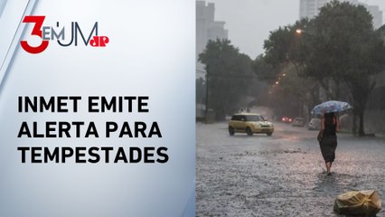 Mulher de 40 anos morre após carro ficar submerso em SP