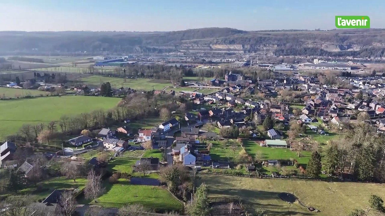 L'église au milieu du village : Hermalle-sous-Huy