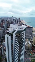 Prédio é atingido por raio na Beira Mar de Fortaleza