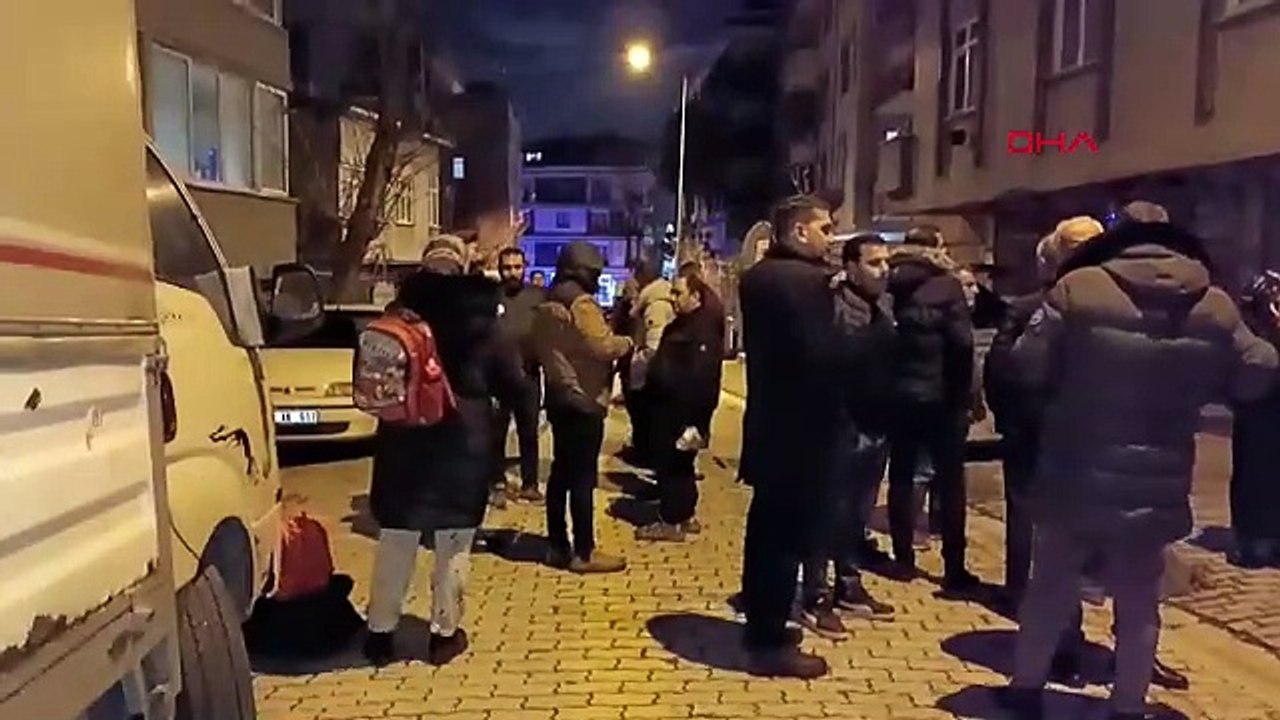 İstanbul-Küçükçekmece'de 7 katlı bina tahliye edildi -1