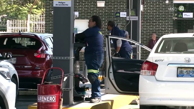 Para reducir las emisiones en la ciudad, se requiere que 80% de los autos verifique sus motores