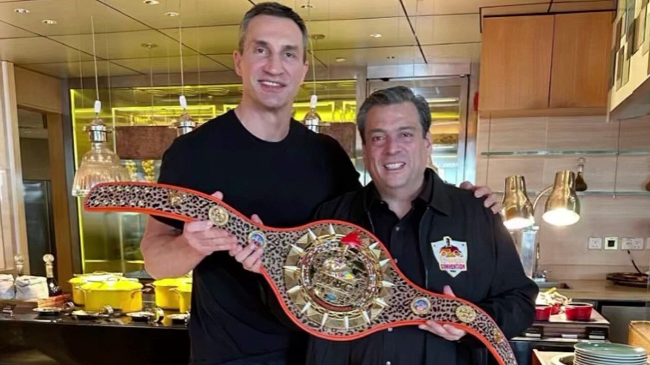 Pigeons visit WBC PRESIDENT THINKING HE IS MIKE TYSON - esnews boxing