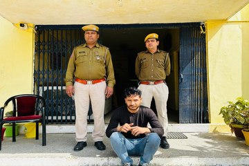 Police Action :  मोबाइल और मोटरसाइकिल लूट का फरार आरोपी गिरफ्तार