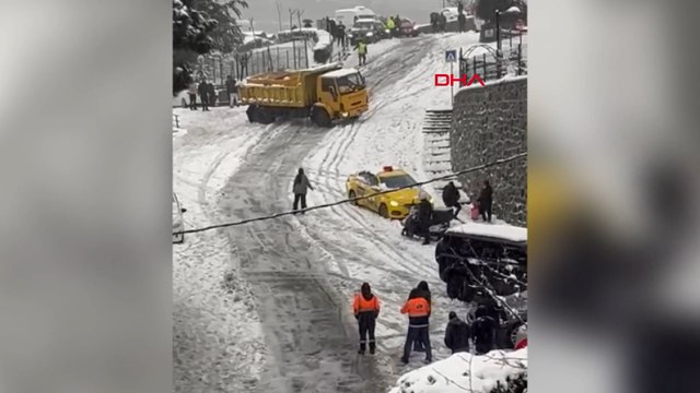 İstanbul’da kar yağışı sonrası yaşanan kazalar kamerada