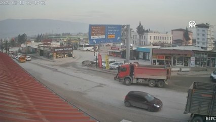 Kamyonun çarptığı motosikletteki sürücü hayatını kaybetti
