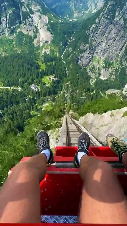 On a trouvé un parcours de luge d’été à Gelmerbahn, Suisse 🇨🇭